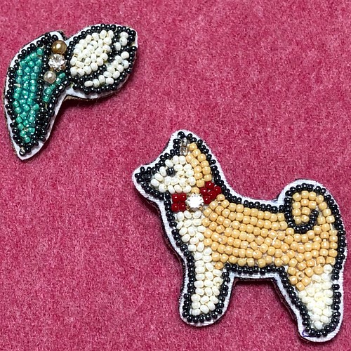 ビーズ刺繍のブローチ☆柴犬 ブローチ COCO 通販｜Creema(クリーマ)