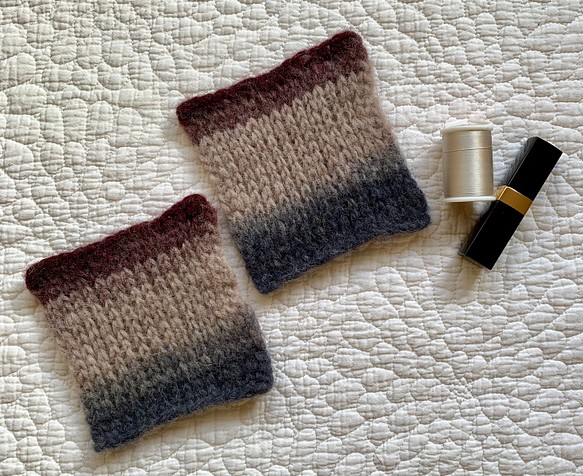 エストニアの無撚毛糸で作った小さな敷き物・コースター　ひつじ（2枚セット） 1枚目の画像
