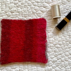 エストニアの無撚毛糸で作った小さな敷き物・コースター　あかいろ 1枚目の画像
