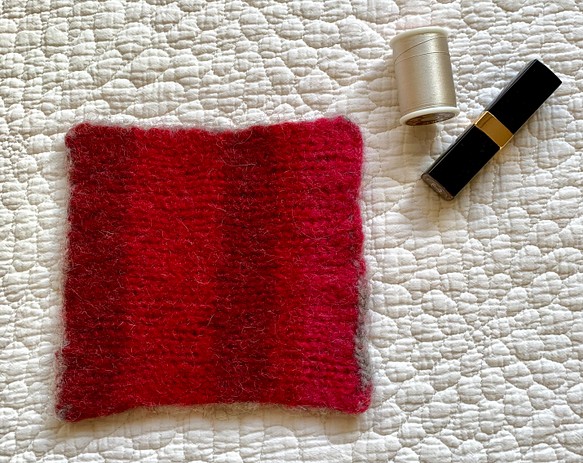 エストニアの無撚毛糸で作った小さな敷き物・コースター　あかいろ 1枚目の画像