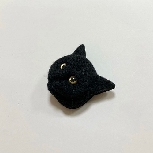 羊毛フェルト 猫ブローチ 黒猫 金眼 ブローチ まめちま 通販｜Creema 