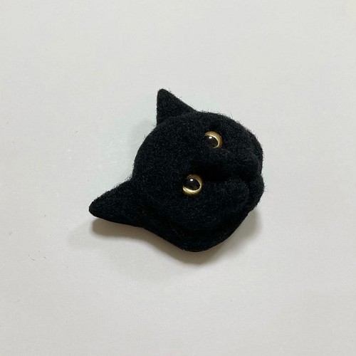 羊毛フェルト 猫ブローチ 黒猫 金眼 ブローチ まめちま 通販｜Creema 