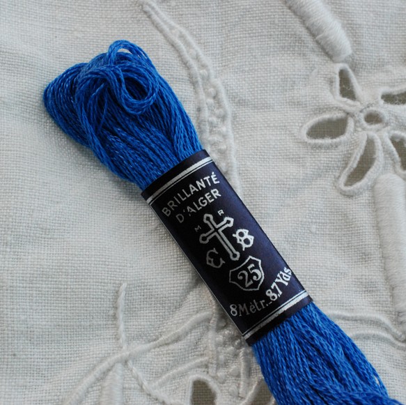 アンティーク   CBカルティエ・ブレッソン 刺繍糸 青系 1枚目の画像