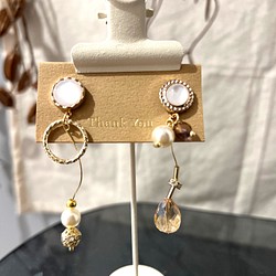 ゴールド アシンメトリー ピアス ピアス（スタッド・一粒） . white