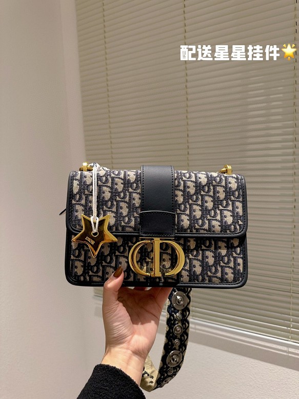 かなりお買い得！未使用⭐️FENDI バッグ クラッチ風-