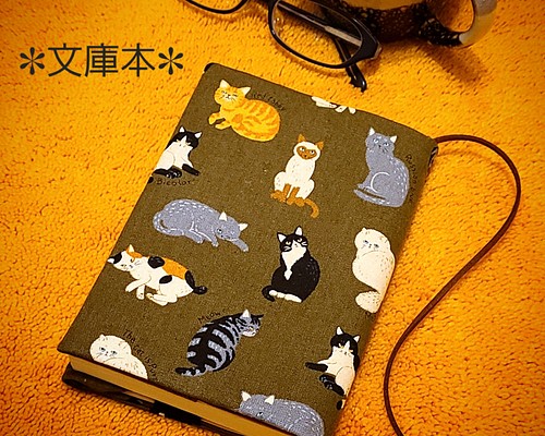 【文庫本サイズ】猫図鑑柄ブックカバー