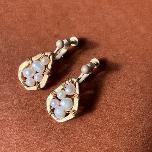 淡水パールイヤリング – Freshwater Pearl Earrings – 1枚目の画像