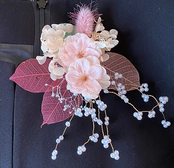 桜とパール（ワイヤーで枝のように）作製したコサージュです 1枚目の画像