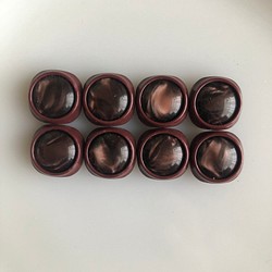 アンティーク ボタン 8個　ビンテージ 昭和 レトロ 個性的 ハンドメイド素材 日本製 ポップ アクセ ライトブラウン 1枚目の画像