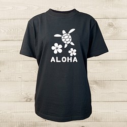 ハワイアンデザインTシャツ 海亀のイラスト プルメリア ホヌとハワイアンフラワ- ノースショア ハワイ 半袖カットソー 1枚目の画像