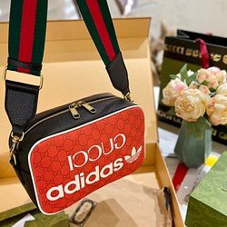 adidas x GUCCI連名コレクション、小サイズショルダーバッグカメラバッグです,お洒落です。