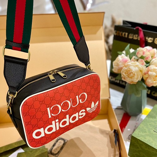 adidas x GUCCI連名コレクション、小サイズショルダーバッグカメラ