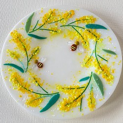 春を彩るミモザの絵皿　ガラス工芸　フュージング 1枚目の画像