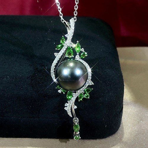 越もの【高級】タヒチ黒蝶真珠　ダイヤモンド付きペンダントトップk18