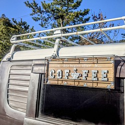 キッチンカーカフェ  CAFE COFFEE  移動販売車 壁掛け看板  おしゃれなキッチンカー  #店舗什器  #カフ 1枚目の画像