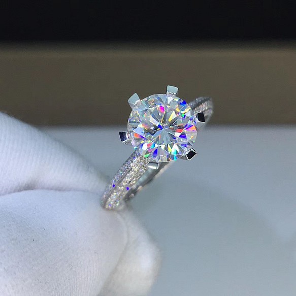 newデザイン輝くモアサナイト ダイヤモンド リング KWG 指輪