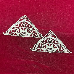 イタリア製 アンティーク レティセラレース 三角形 2枚（No.8097） 1枚目の画像