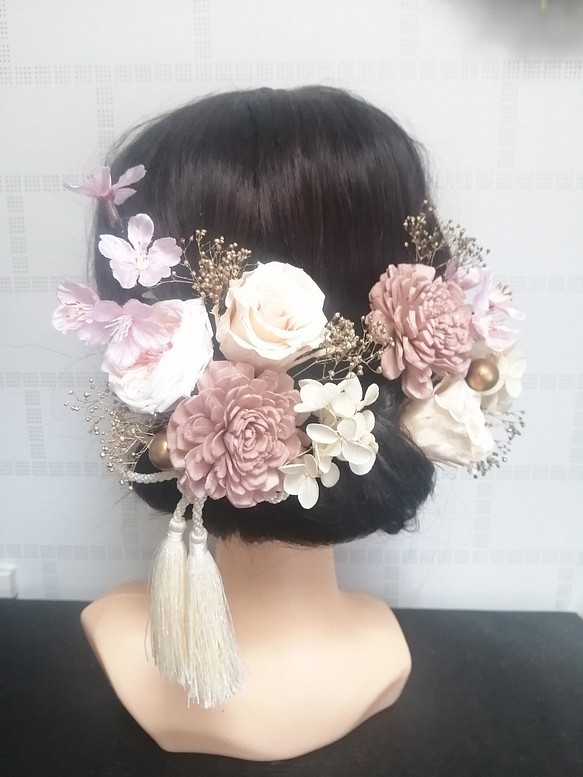 櫻花和永生花合作頭飾頭飾細微的顏色婚禮成年儀式入學儀式派對畢業典禮等。 第1張的照片