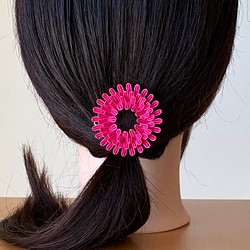 つまみ細工髪飾り丸つまみリース ビビットピンク＆ピンク シルク フレームピン 1枚目の画像