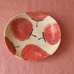　粉引き赤いいちごオーバルケーキ皿。 1枚目の画像