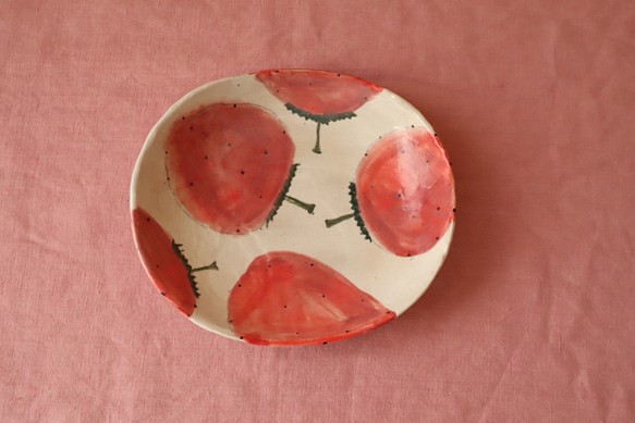 　粉引き赤いいちごオーバルケーキ皿。 1枚目の画像