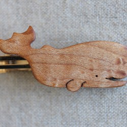 マッコウクジラ木製ネクタイピン 1枚目の画像