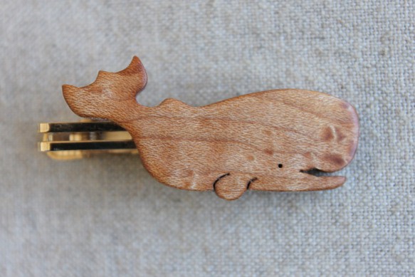 マッコウクジラ木製ネクタイピン 1枚目の画像