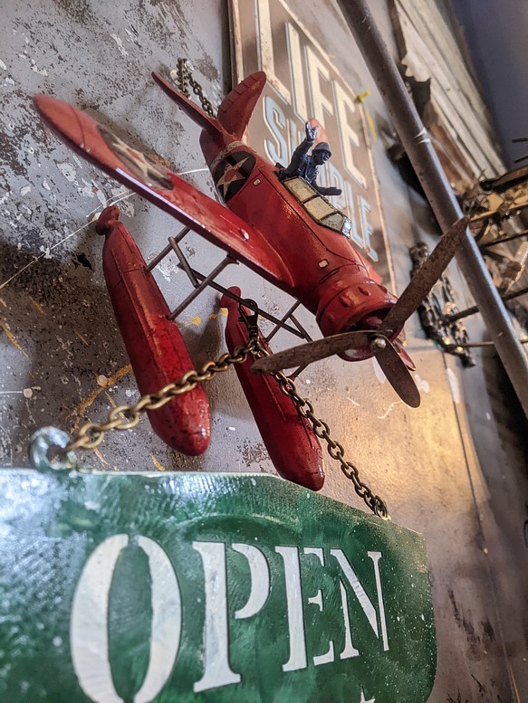 プロペラ機 水上飛行機 模型  OPEN&CLOSED 看板  ハンギングボード  #サインボード  #店舗什器 1枚目の画像