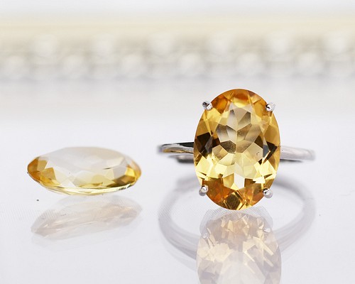 シトリン指輪、リング：11月の誕生石：透明感のある綺麗な黄金色：大粒 ...