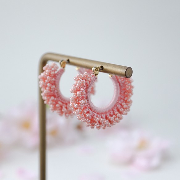 梭織花邊串珠耳環 Hoop Sakura *可換成耳環 第1張的照片