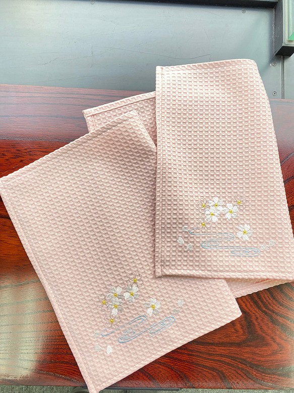 桜と観世水　刺繍ランチョンマット　２枚セット 1枚目の画像