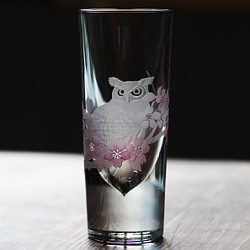 重たい酒グラス「桜とみみずく」 1枚目の画像