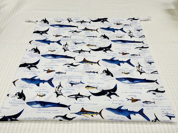 大きな巾着袋　縦50ｃｍ　横50ｃｍ　  海の生き物柄 1枚目の画像