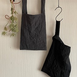 渋くてかわいい刺し子のレジ袋型バッグ　ベルギーリネン　ブラック　チャコールグレー 1枚目の画像
