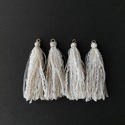 引き揃え糸 タッセル(13)　　素材糸　パーツ　手染め糸　ホワイト　ベージュ 1枚目の画像