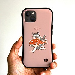 グリップiPhoneケース　Tai Tai Tai 猫が鯛をかかえて（ピンクグレー） 1枚目の画像
