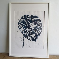 植物のシルエット。ボタニック シアノタイプ 額入りアートピース - モンステラ 1枚目の画像