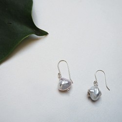 Baroque pearl earring_巴洛克珍珠耳環 不規則形珍珠 淡水珍珠 銀白色 第1張的照片