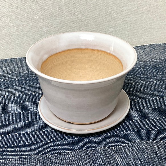 【ご予約者様専用】植木鉢　〜やわらかな白色・受け皿付き〜 1枚目の画像