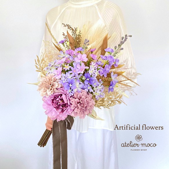 アンティークパープルの クラッチ ブーケ（アーティフィシャルフラワー・アートフラワー・造花・ウェディング・結婚祝い） 1枚目の画像