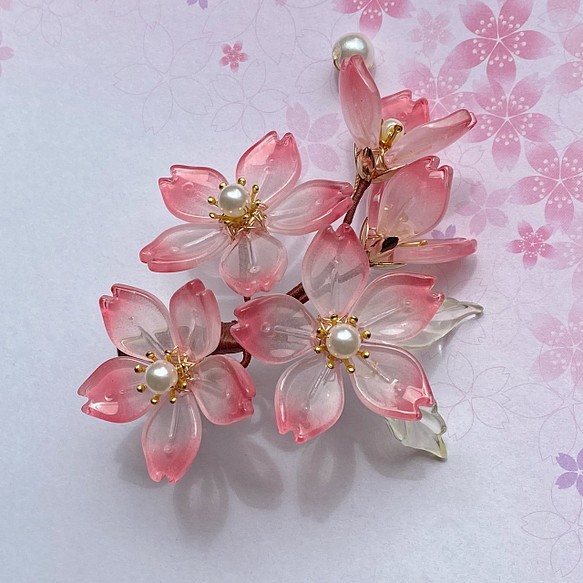 桜のヘアクリップ　半透明硝子ソメイヨシノ 1枚目の画像