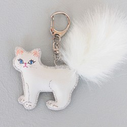 【現品】白猫レザーバッグチャーム 1枚目の画像