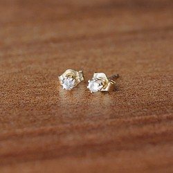 ピアス☆ロシア産フェナカイト（2.8mm）-