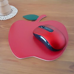 ＊再販＊りんごのマット・マウスパット[牛革：赤]裏面:白 1枚目の画像