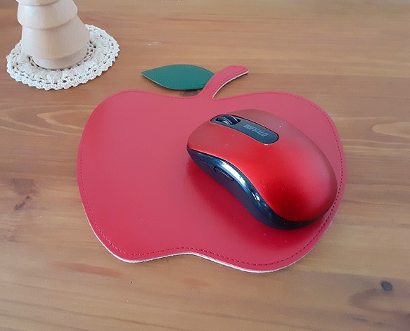 ＊再販＊りんごのマット・マウスパット[牛革：赤]裏面:白 1枚目の画像