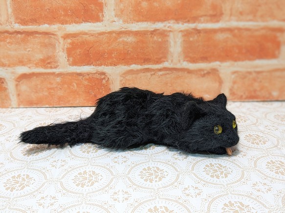 羊毛フェルト　「ツチノコみたいな黒い子猫」　オブジェ 4枚目の画像