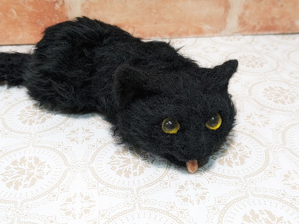 羊毛フェルト　「ツチノコみたいな黒い子猫」　オブジェ 2枚目の画像