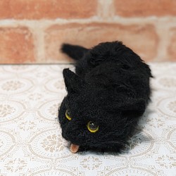 羊毛フェルト　「ツチノコみたいな黒い子猫」　オブジェ 6枚目の画像