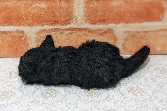 羊毛フェルト　「ツチノコみたいな黒い子猫」　オブジェ 5枚目の画像