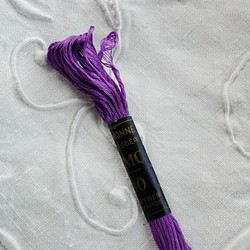アンティーク DMC 刺繍糸 人絹 紫 1枚目の画像